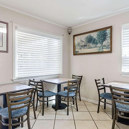 Econo Lodge Sturbridge Route 20 Bagian luar foto