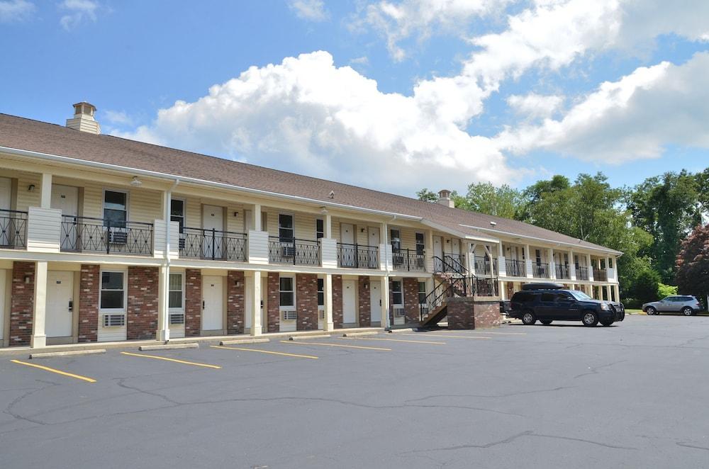Econo Lodge Sturbridge Route 20 Bagian luar foto