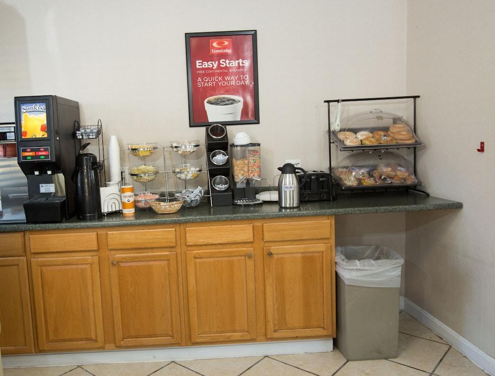 Econo Lodge Sturbridge Route 20 Bagian luar foto