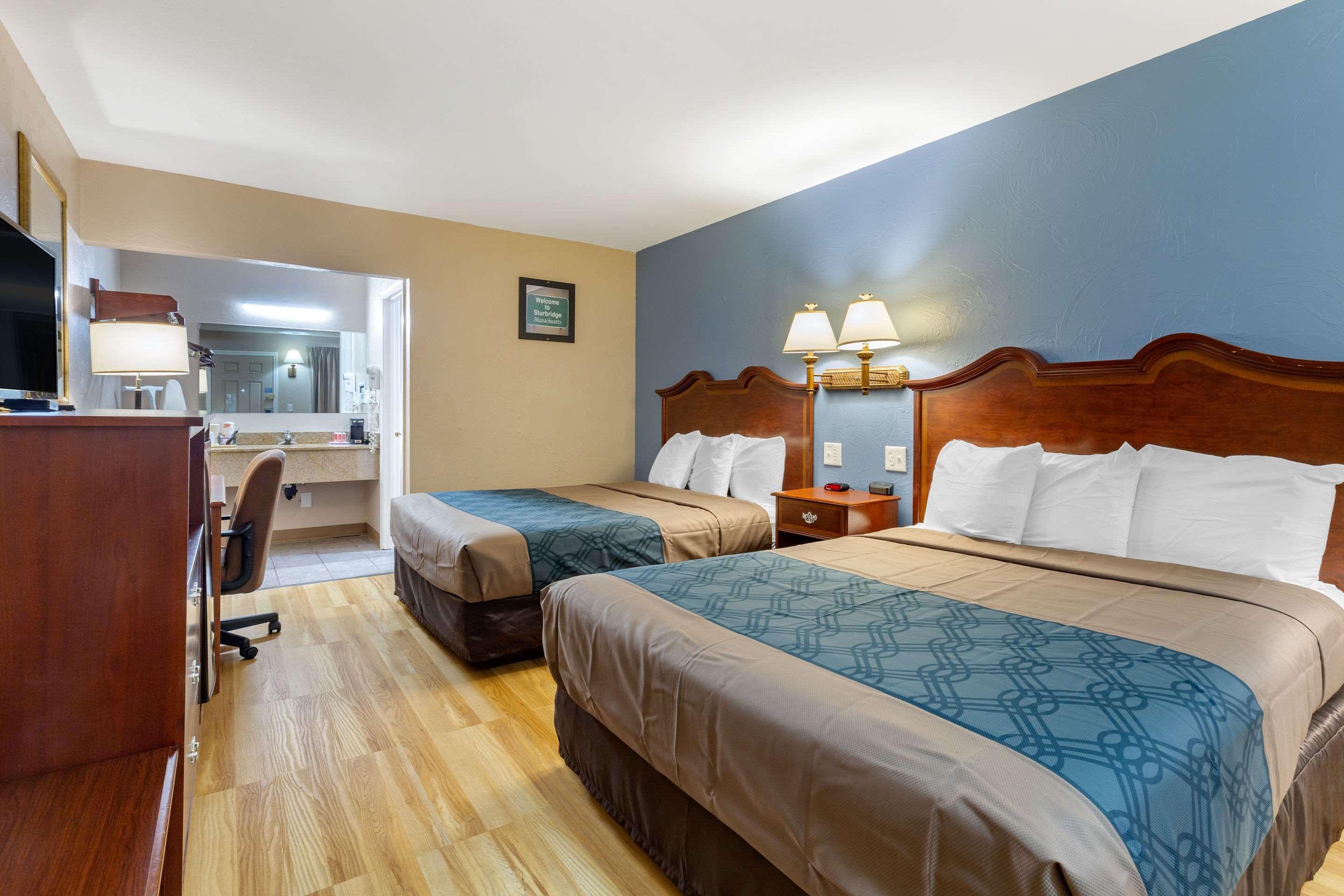 Econo Lodge Sturbridge Route 20 Bagian luar foto
