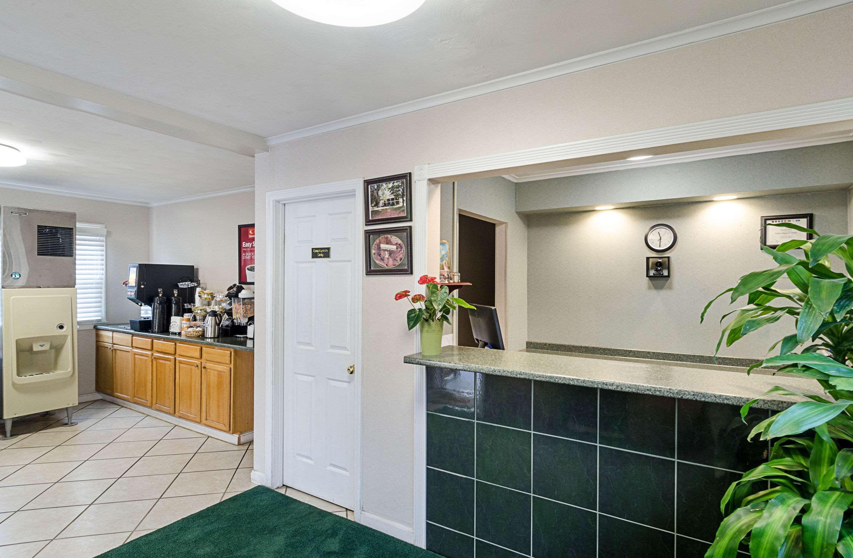 Econo Lodge Sturbridge Route 20 Bagian luar foto