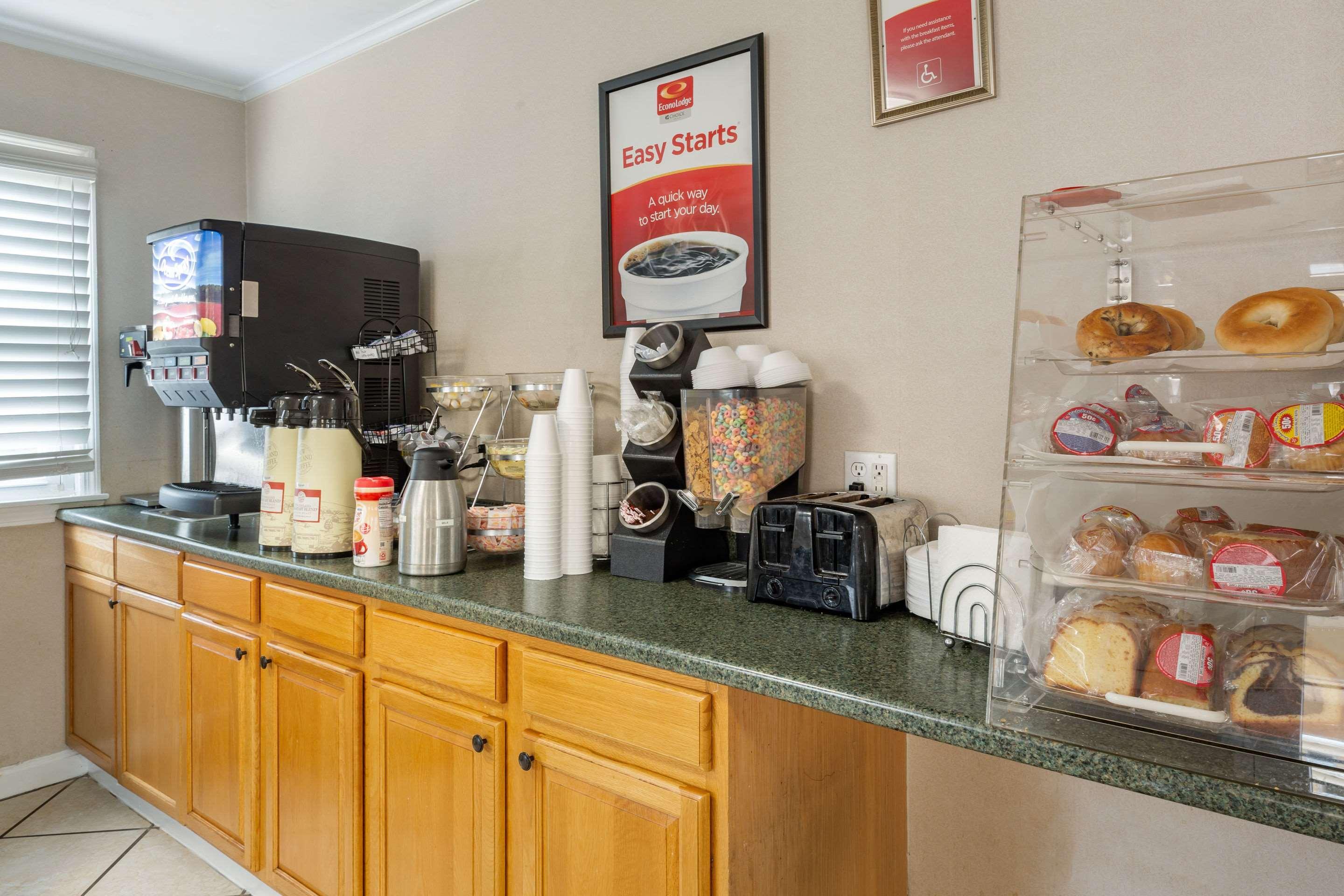 Econo Lodge Sturbridge Route 20 Bagian luar foto