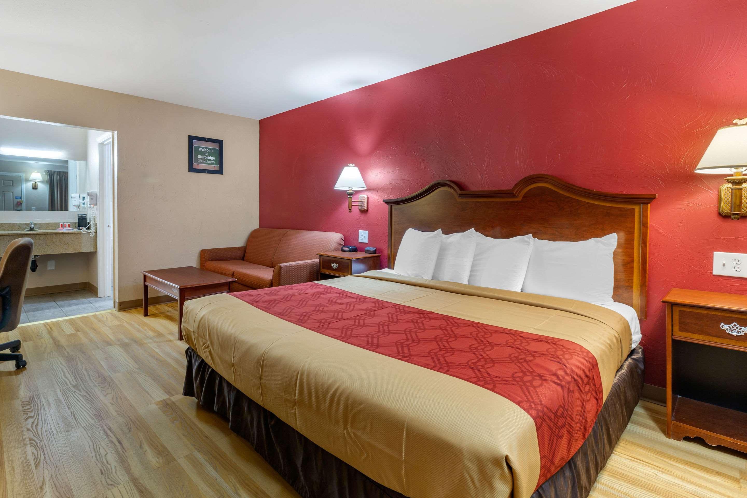 Econo Lodge Sturbridge Route 20 Bagian luar foto
