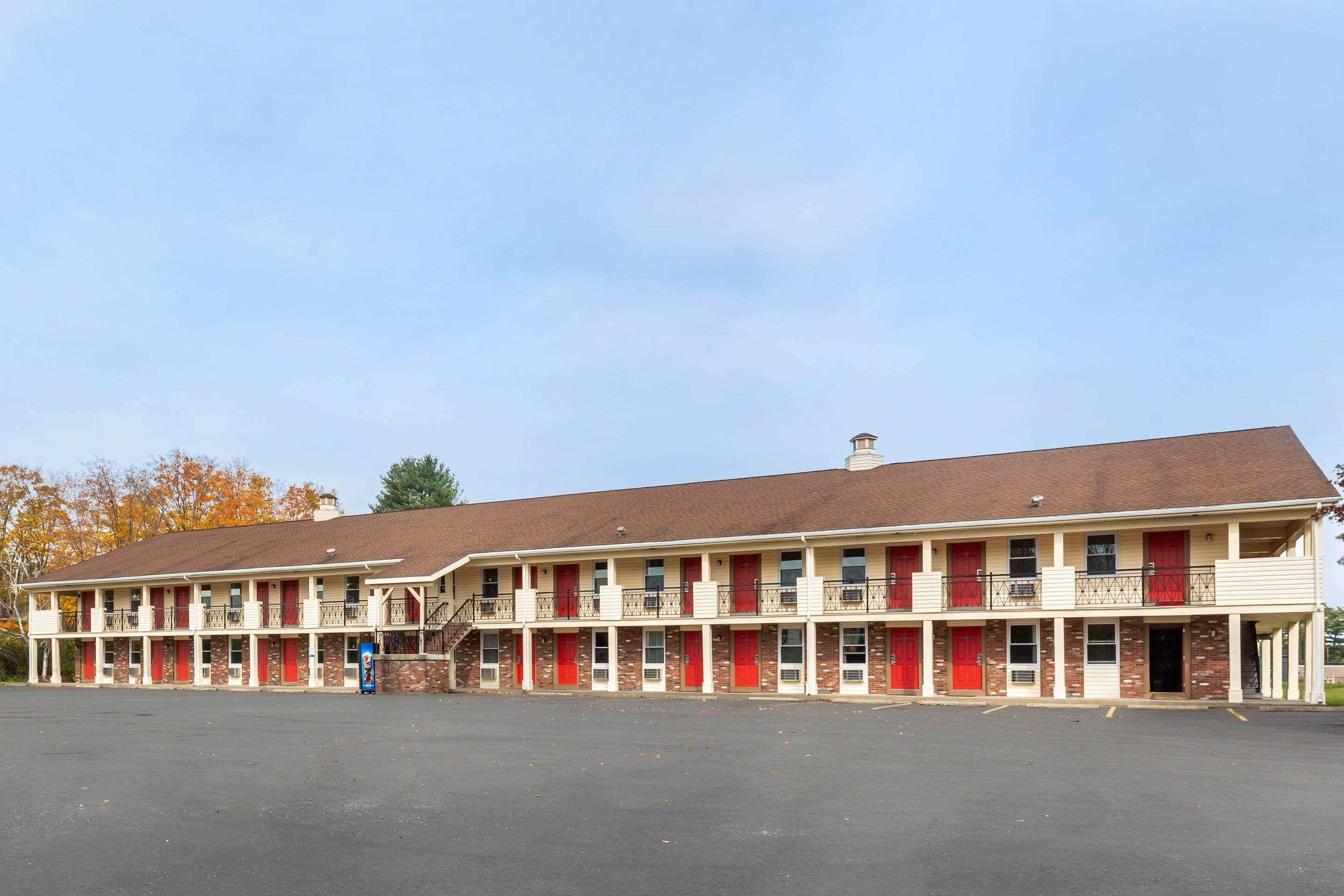 Econo Lodge Sturbridge Route 20 Bagian luar foto