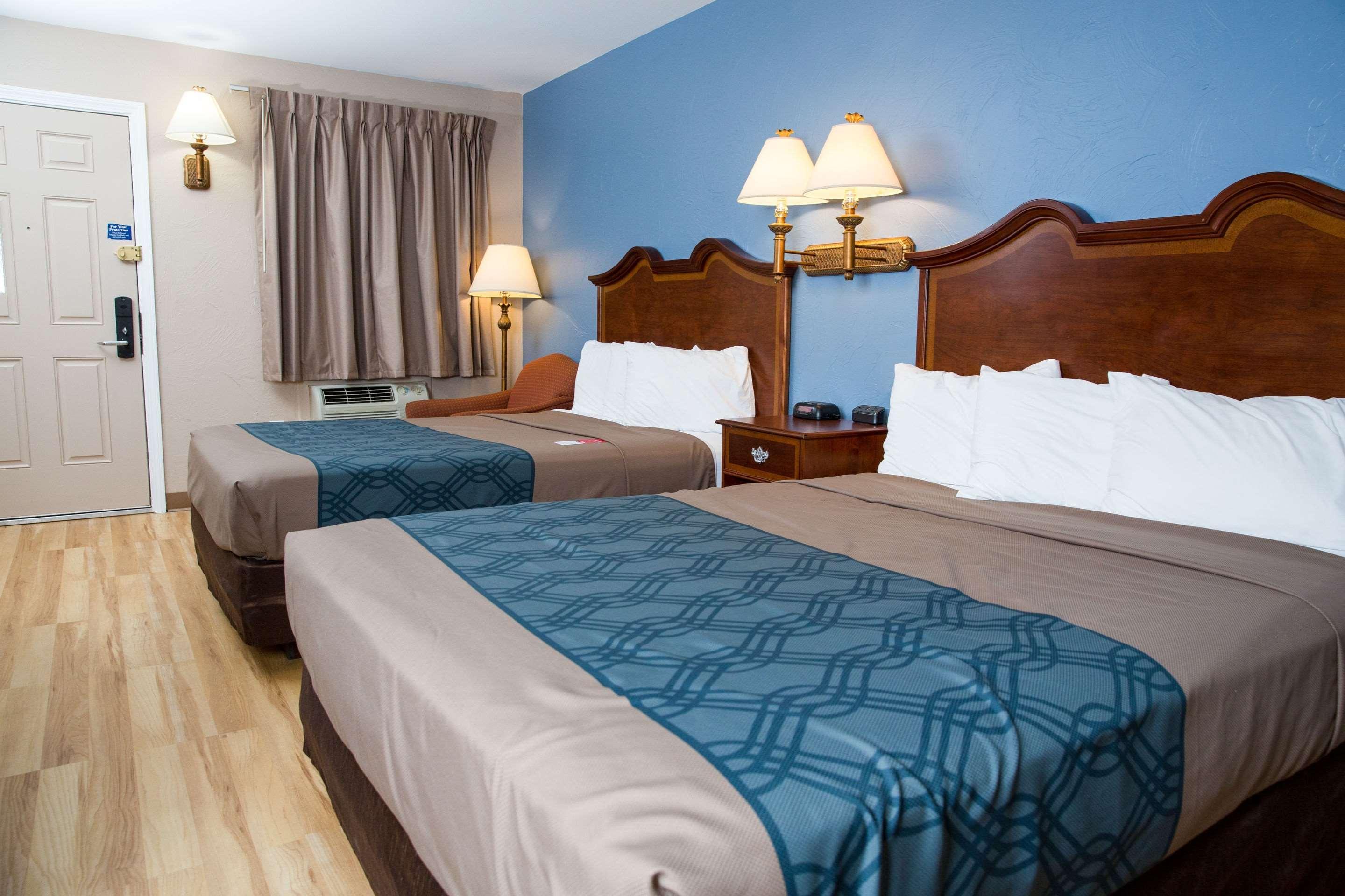 Econo Lodge Sturbridge Route 20 Bagian luar foto