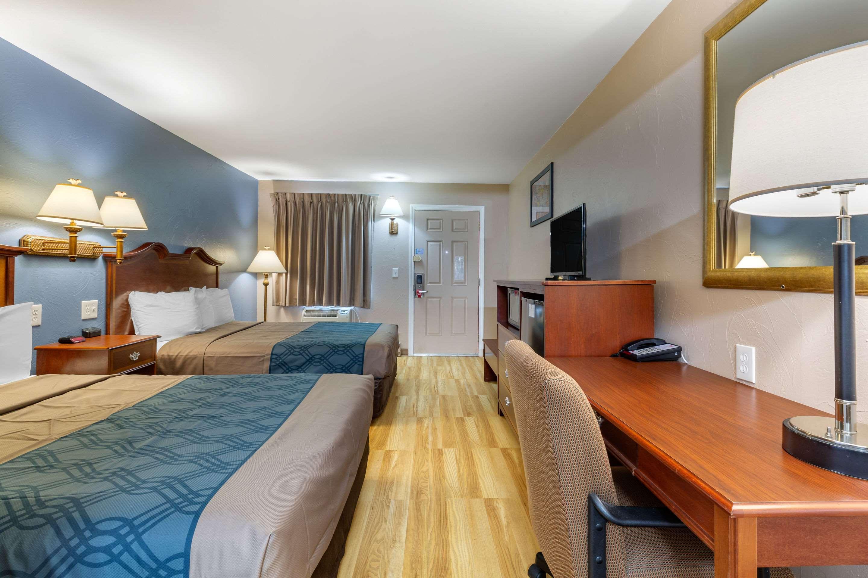 Econo Lodge Sturbridge Route 20 Bagian luar foto