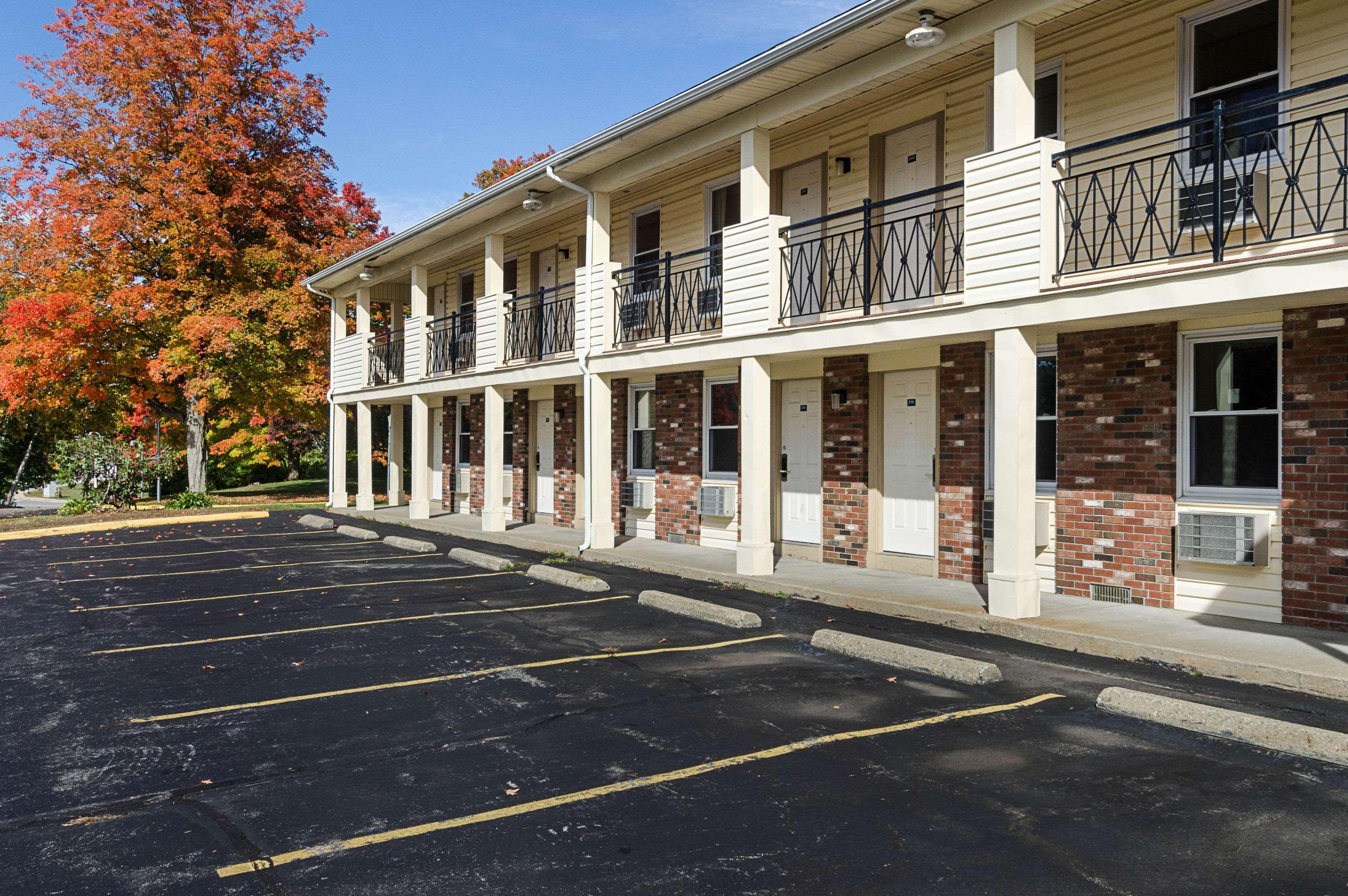 Econo Lodge Sturbridge Route 20 Bagian luar foto
