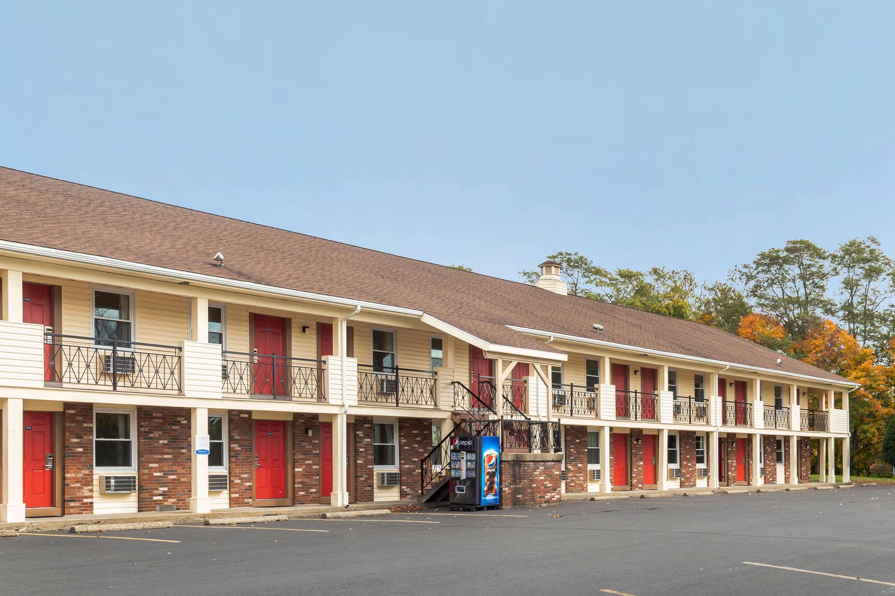 Econo Lodge Sturbridge Route 20 Bagian luar foto