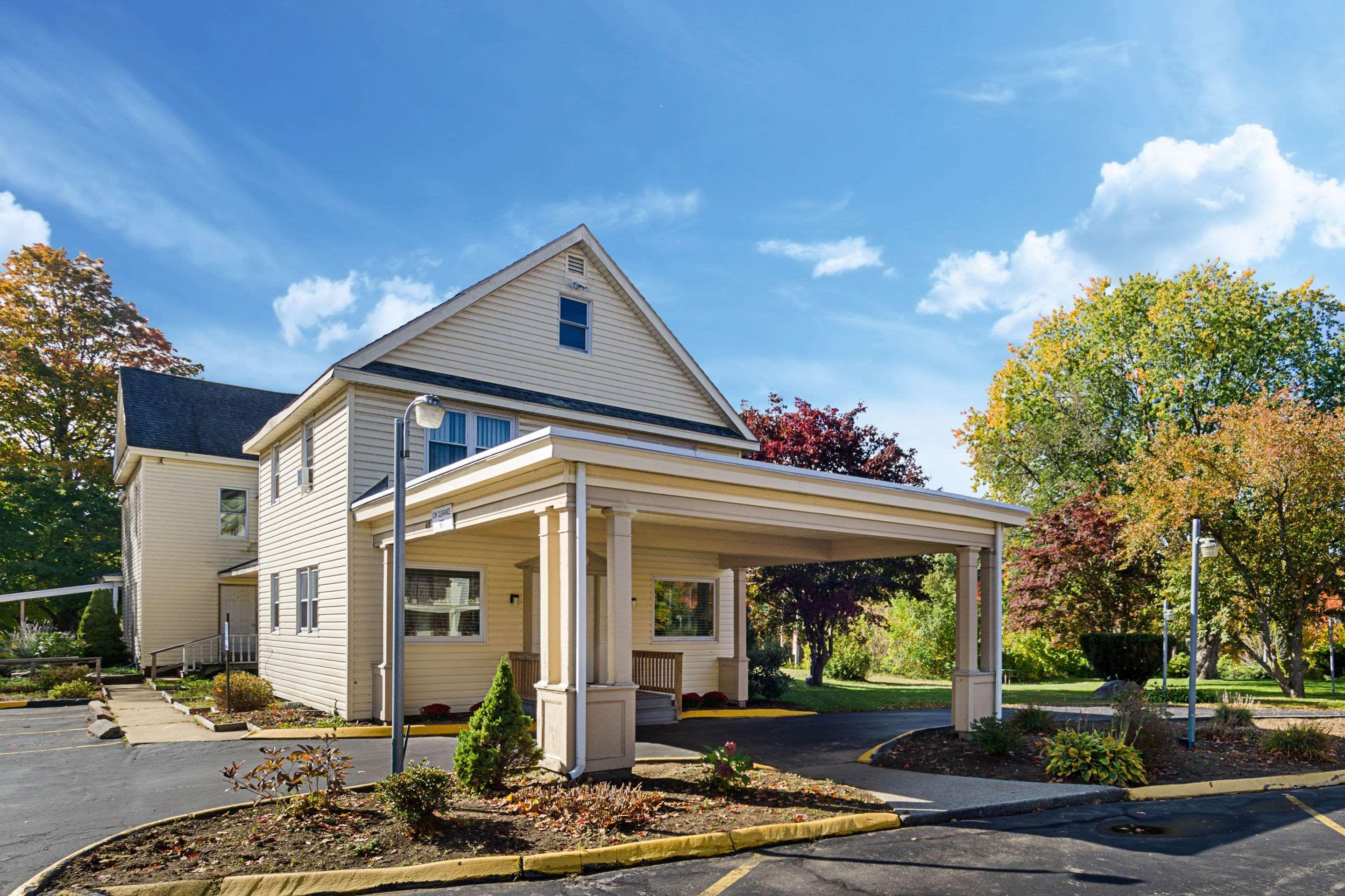 Econo Lodge Sturbridge Route 20 Bagian luar foto